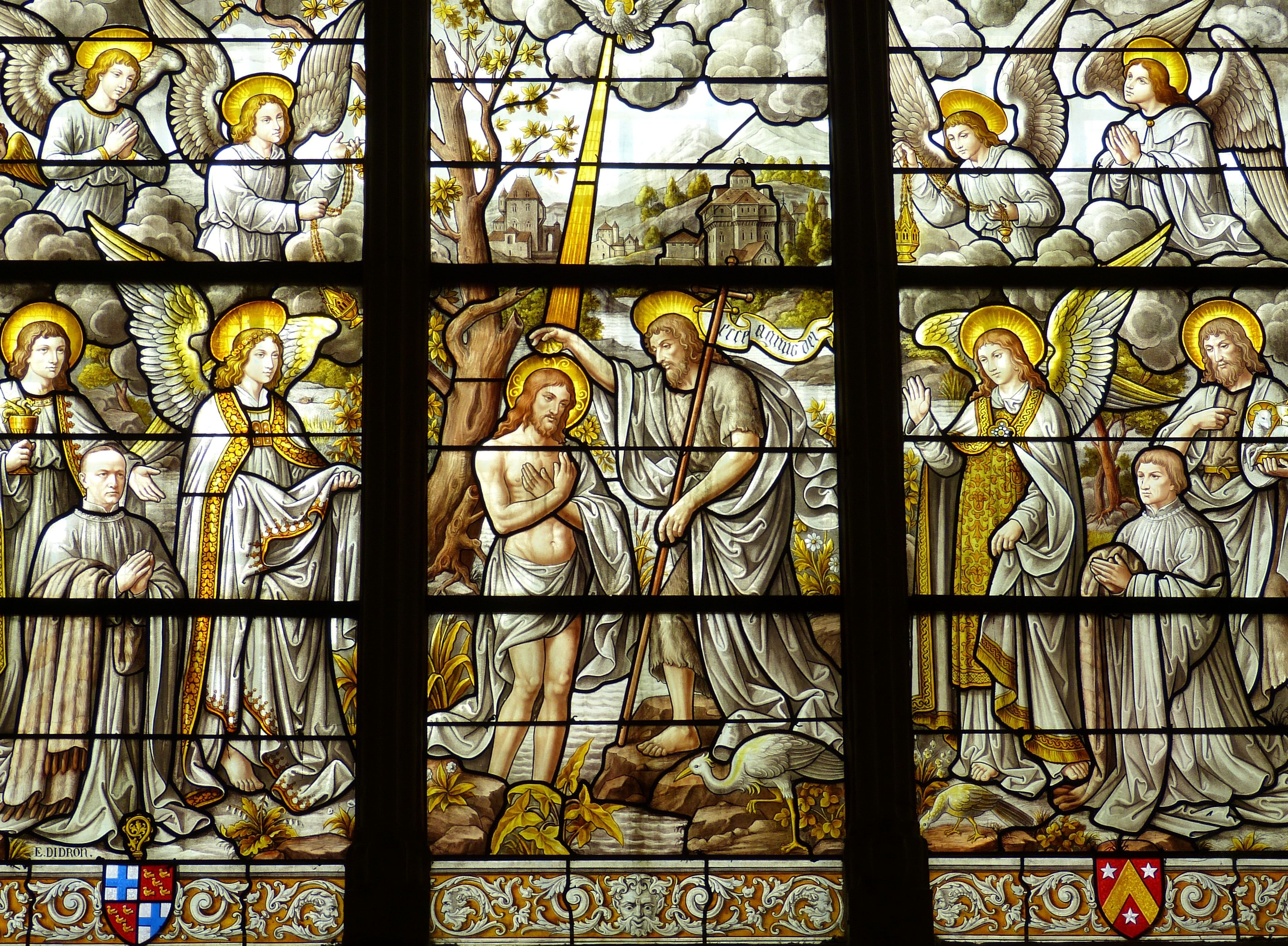 Buntglasfenster mit Darstellung der Taufe Jesu